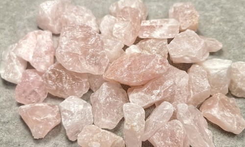kwarc_rozowy_kamien_mineral.jpg